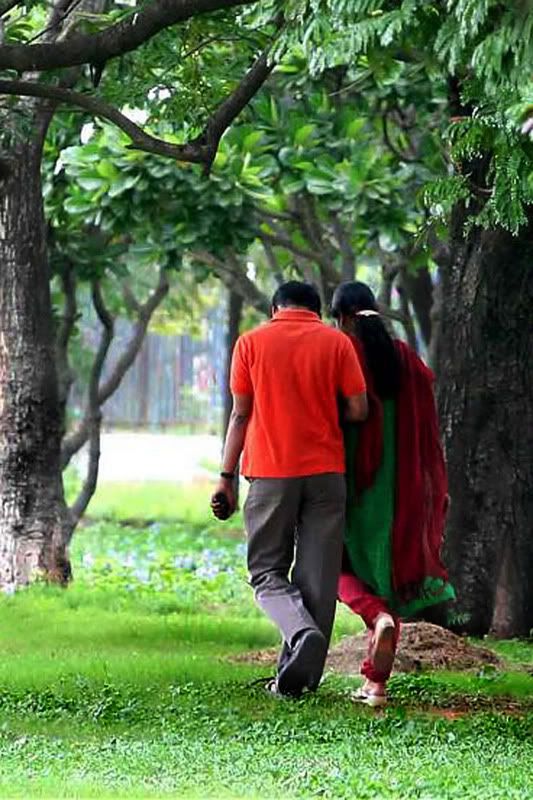 IMAGE: http://i77.photobucket.com/albums/j43/jbdigitalphoto/couple2.jpg