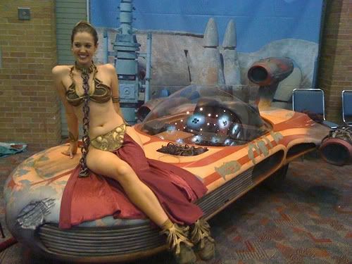 Re Girls dressed up in Princess Leia's slave bikini
