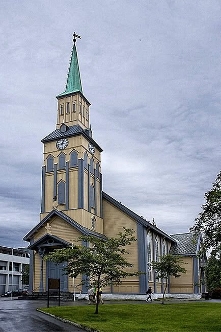 IMAGE: http://i77.photobucket.com/albums/j51/elfy32the2nd/Church2.jpg