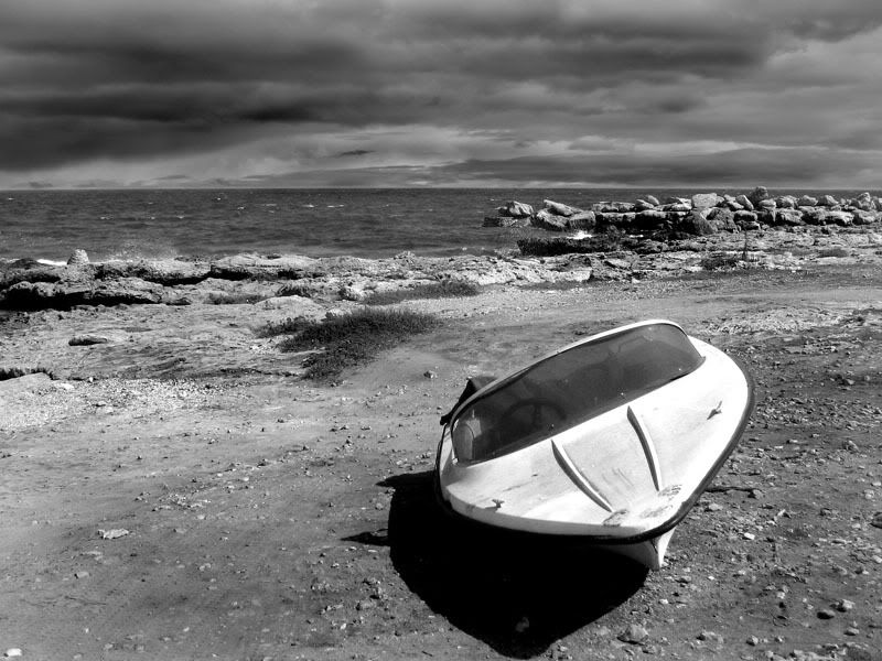 IMAGE: http://i77.photobucket.com/albums/j51/elfy32the2nd/StormySkySmall.jpg