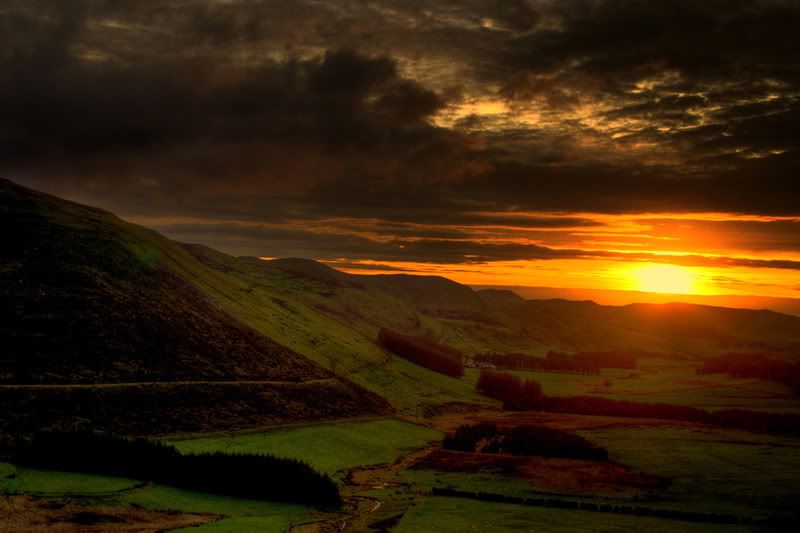 IMAGE: http://i77.photobucket.com/albums/j51/elfy32the2nd/sunset-welshhills.jpg