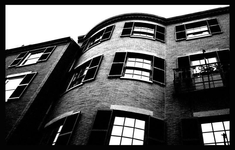 IMAGE: http://i77.photobucket.com/albums/j52/ameybrook/Photography/bldg_bw.jpg