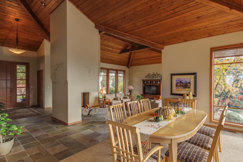 IMAGE: http://i77.photobucket.com/albums/j55/cascadianwarrior/3804WEaglerock-5.jpg