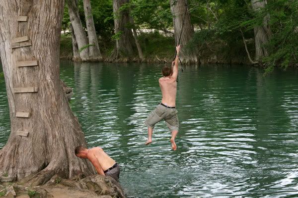 IMAGE: http://i77.photobucket.com/albums/j61/sharpfocus/8985.jpg