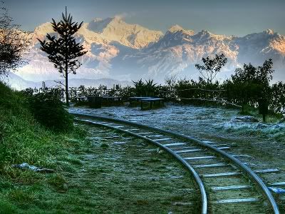 Panorama des montagnes de Darjeeling, avec vu sur le chemin de fer